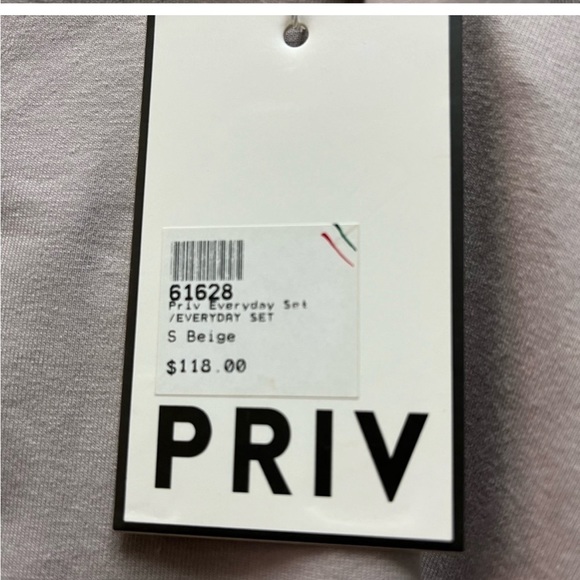 PRIV Everyday Set, Tee Shirt and Bike Shorts Set, Stretchy, Sizes S & M - Picture 6 of 7